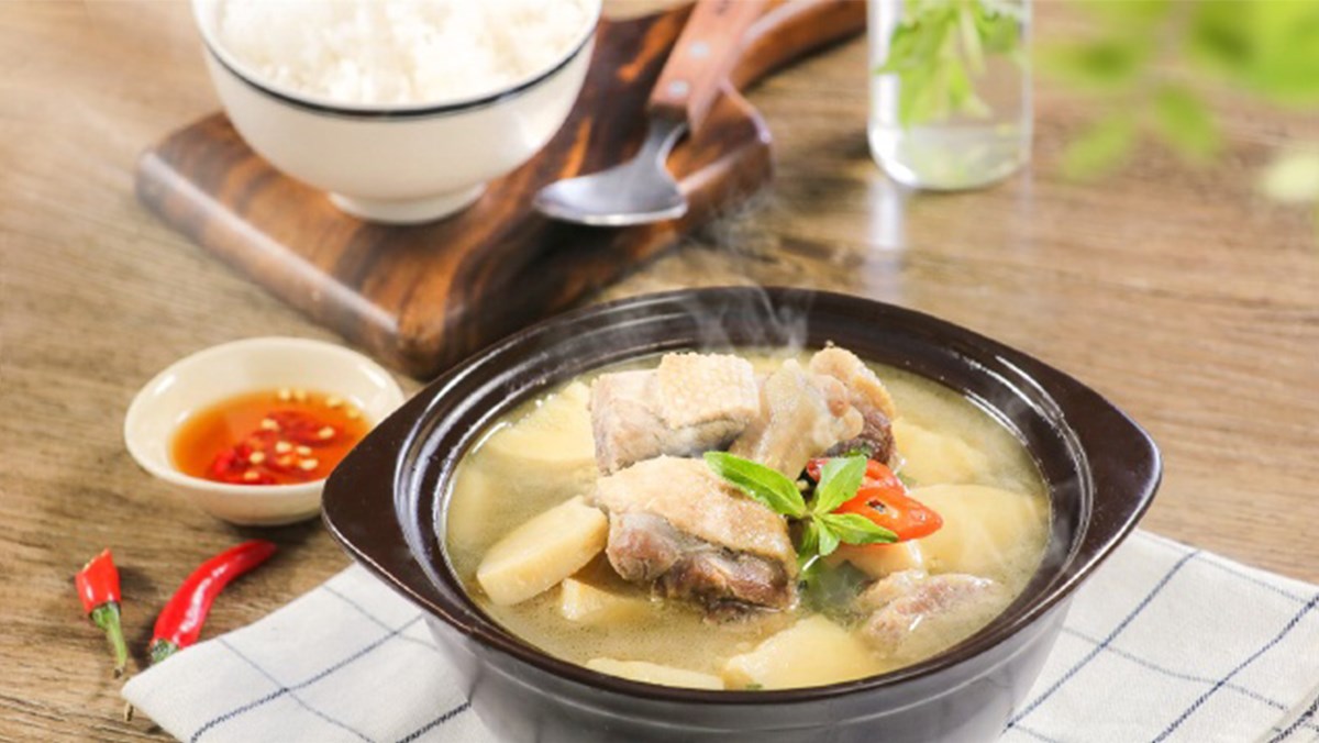 Canh vịt nấu măng