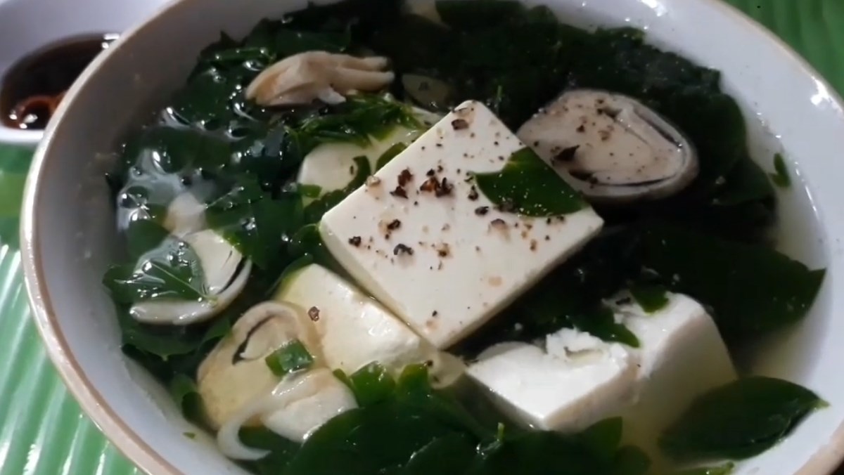 Canh rau ngót chay đậu hũ nấm rơm