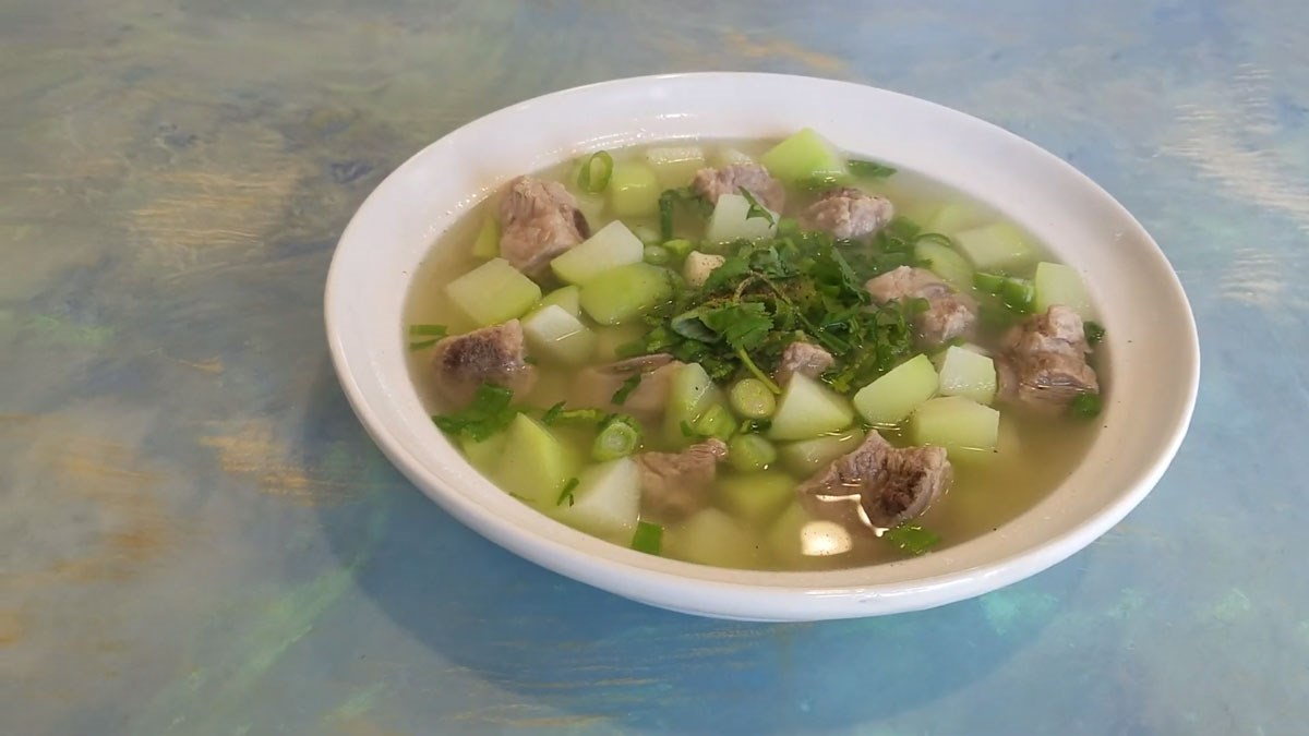 Canh su su sườn non