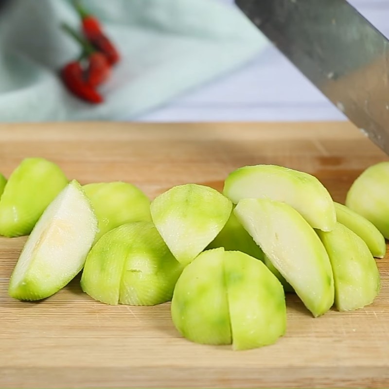 Bước 1 Cắt xoài, ổi, cóc Cóc ổi xoài dầm bò khô
