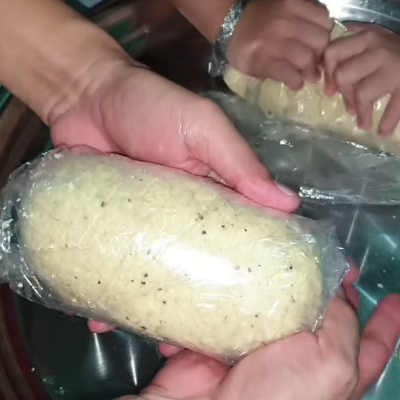 Bước 4 Nén và gói chả Chả lụa tàu hũ ky xay nhuyễn