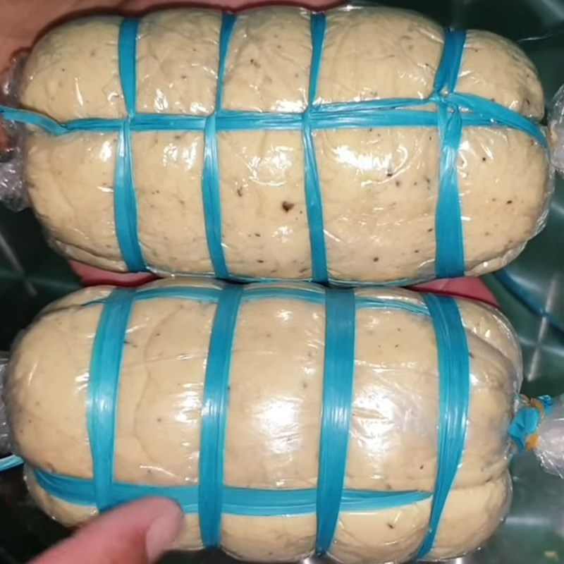 Bước 4 Nén và gói chả Chả lụa tàu hũ ky xay nhuyễn