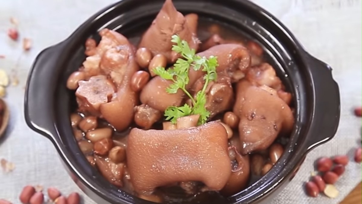 Chân giò hầm đậu phộng