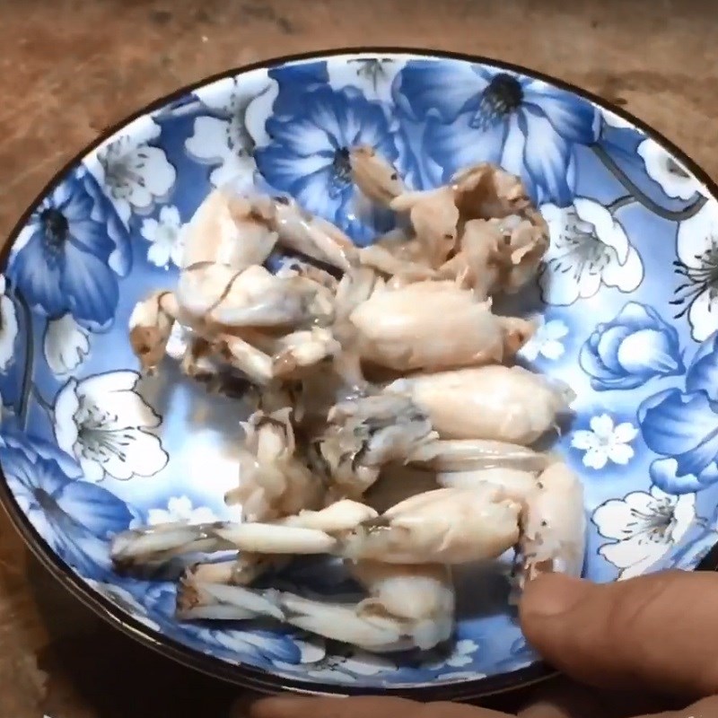 Bước 2 Chần và chặt thịt ếch Cháo ếch đậu xanh