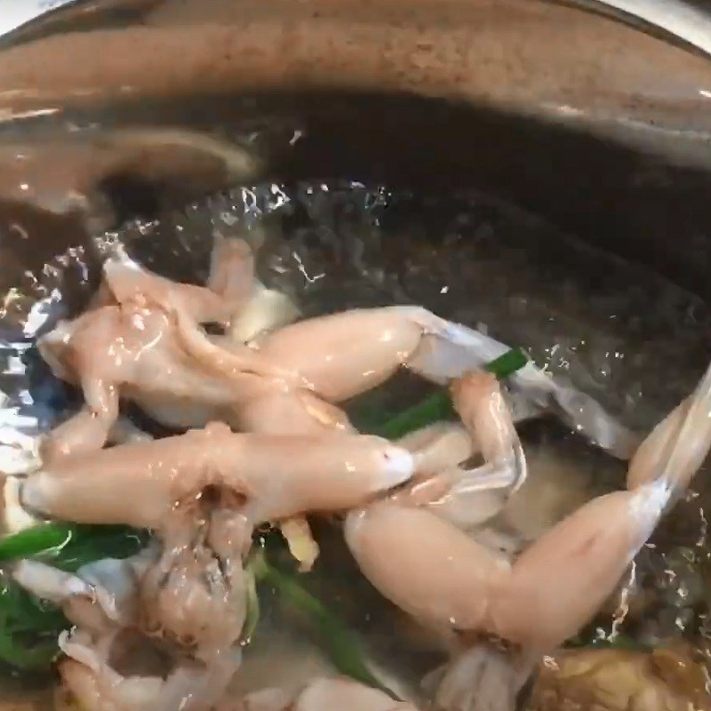 Bước 2 Chần và chặt thịt ếch Cháo ếch đậu xanh