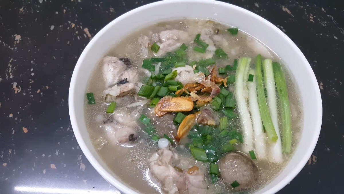 Cháo ếch đậu xanh nấm rơm