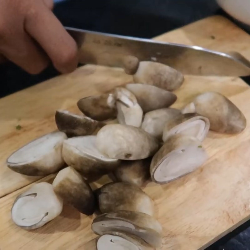 Bước 1 Sơ chế nguyên liệu Lẩu bò viên sa tế