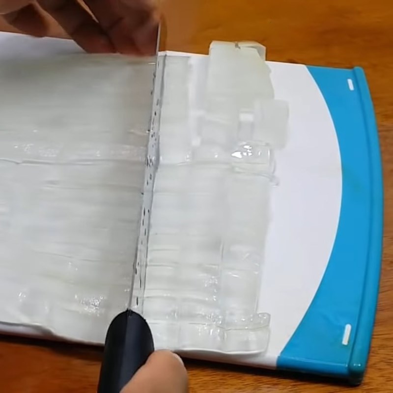 Bước 1 Sơ chế nha đam Chè hạt sen nha đam nhãn nhục
