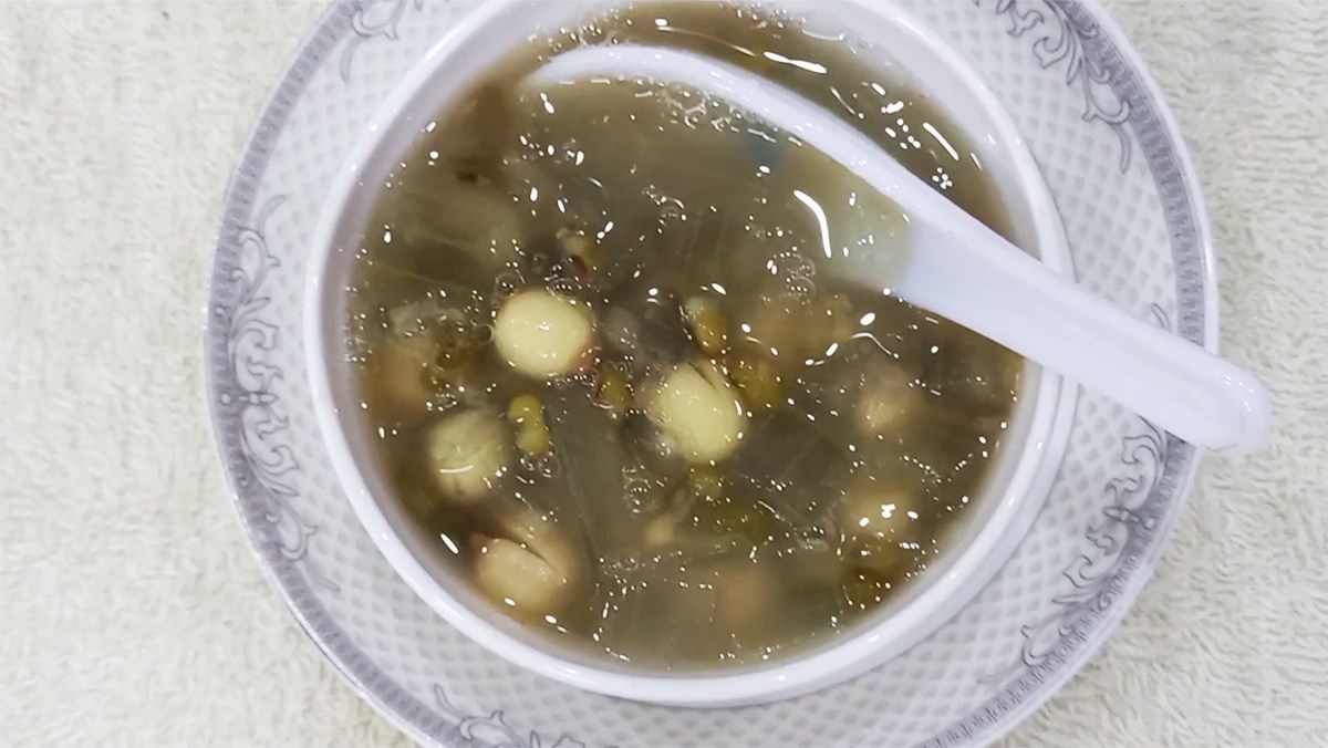 Chè hạt sen nha đam đậu xanh