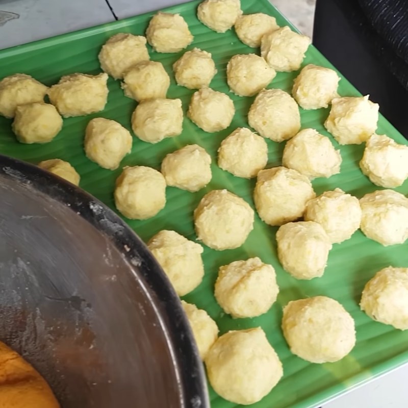Bước 3 Làm nhân đậu sầu riêng Chè trôi nước gấc nhân sầu riêng