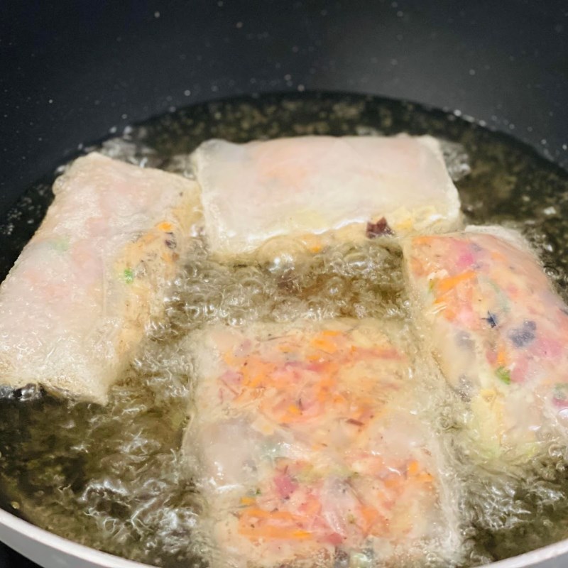 Bước 4 Chiên bánh Bún nem cua bể