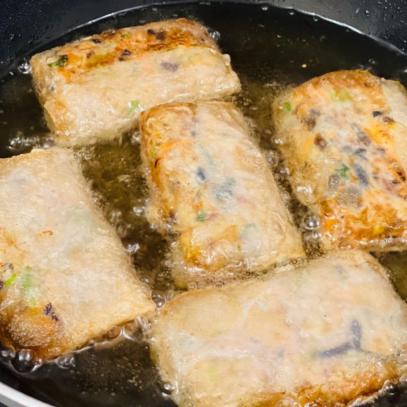 Bước 4 Chiên bánh Bún nem cua bể
