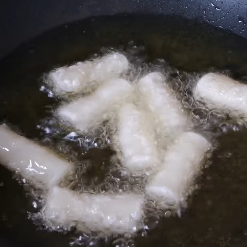 Bước 4 Chiên bánh gạo Bánh gạo lắc phô mai