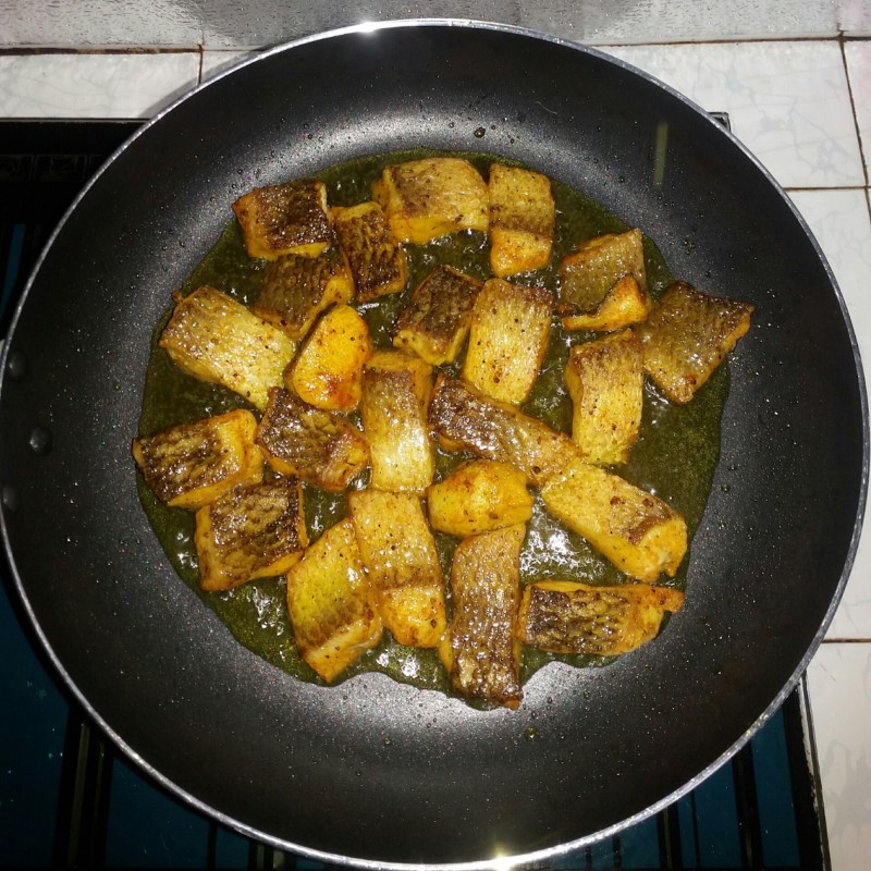 Bước 3 Chiên cá Bánh canh cá lóc bột gạo