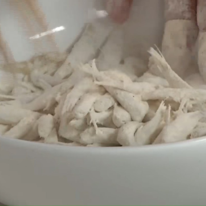 Bước 2 Chiên cá Gỏi xoài cá cơm tươi