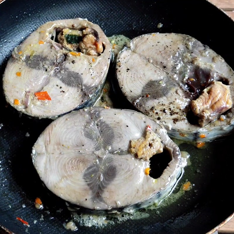 Bước 3 Chiên cá Bún cá ngừ Quy Nhơn