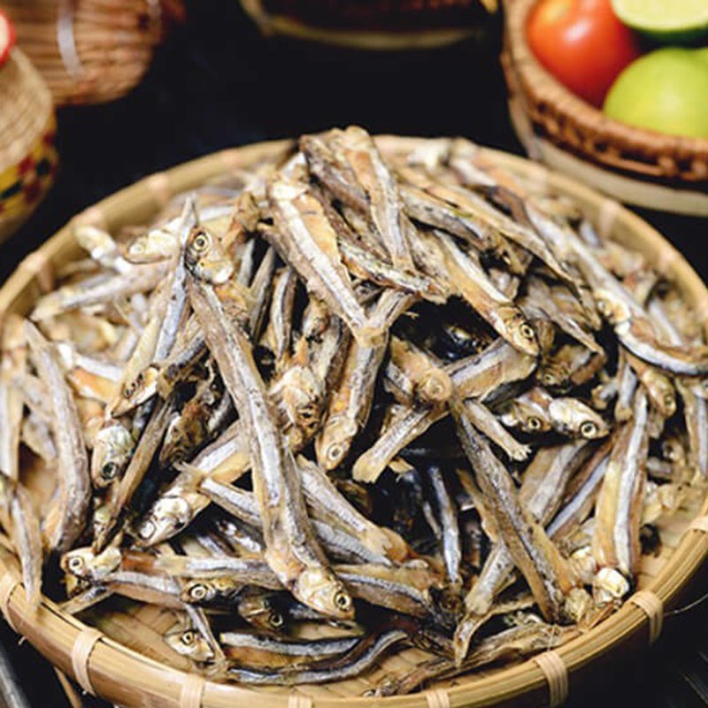 Bước 2 Chiên cá cơm Gỏi xoài cá cơm khô