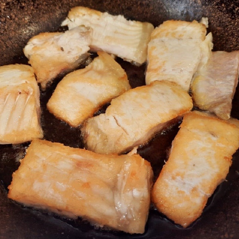 Bước 2 Chiên cá Cá chép kho cay