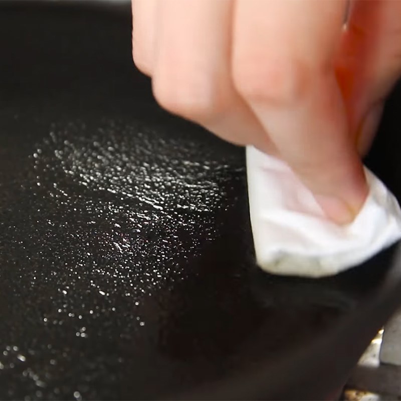 Bước 2 Chiên chả cá Chả cá nướng nghệ