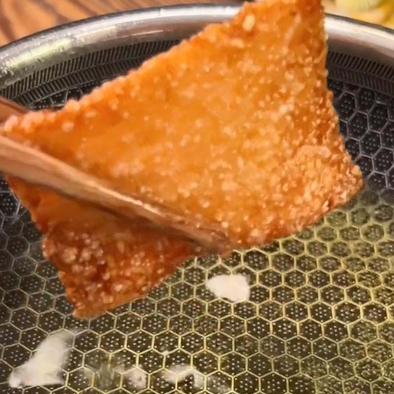 Bước 3 Chiên hỗn hợp Snack cơm nguội (Công thức được chia sẻ từ TikTok Cách Nấu Ngon cùng Cách Nấu Ngon)