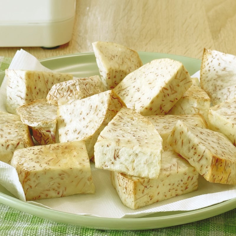 Bước 3 Chiên khoai môn Vịt nấu chao