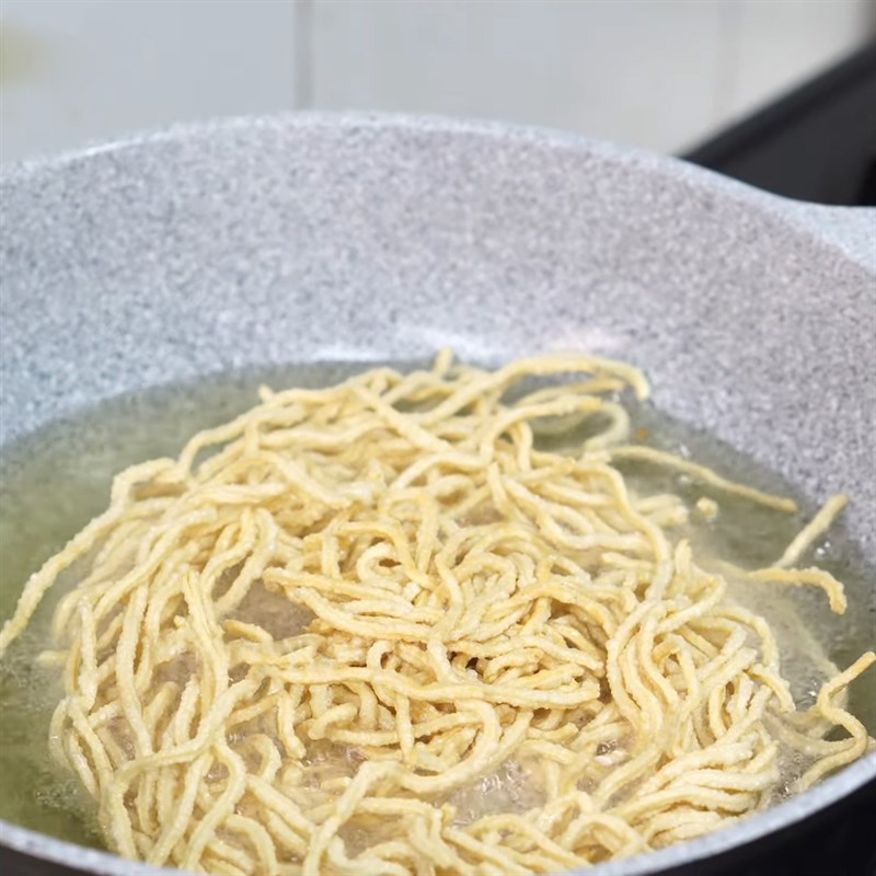 Bước 1 Chiên mì Mì xào giòn chay rau cải