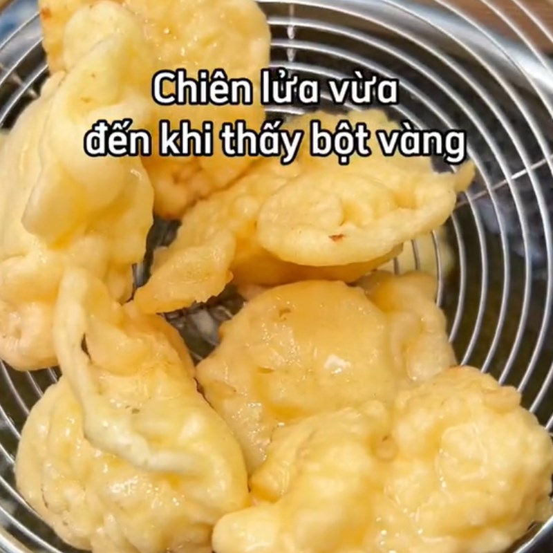 Bước 2 Chiên nấm Nấm chiên giòn sốt trứng muối (Công thức được chia sẻ từ Tiktok Cách Nấu Ngon cùng Cách Nấu Ngon)
