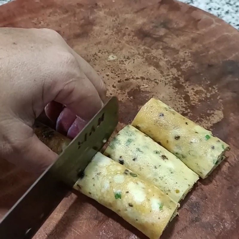 Bước 5 Chiên trứng Cơm tấm gà nướng