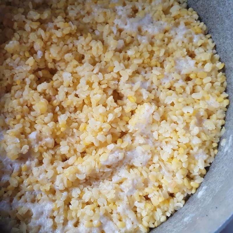 Bước 2 Chuẩn bị nước cốt và nấu đậu Chè trôi nước gấc nhân sầu riêng