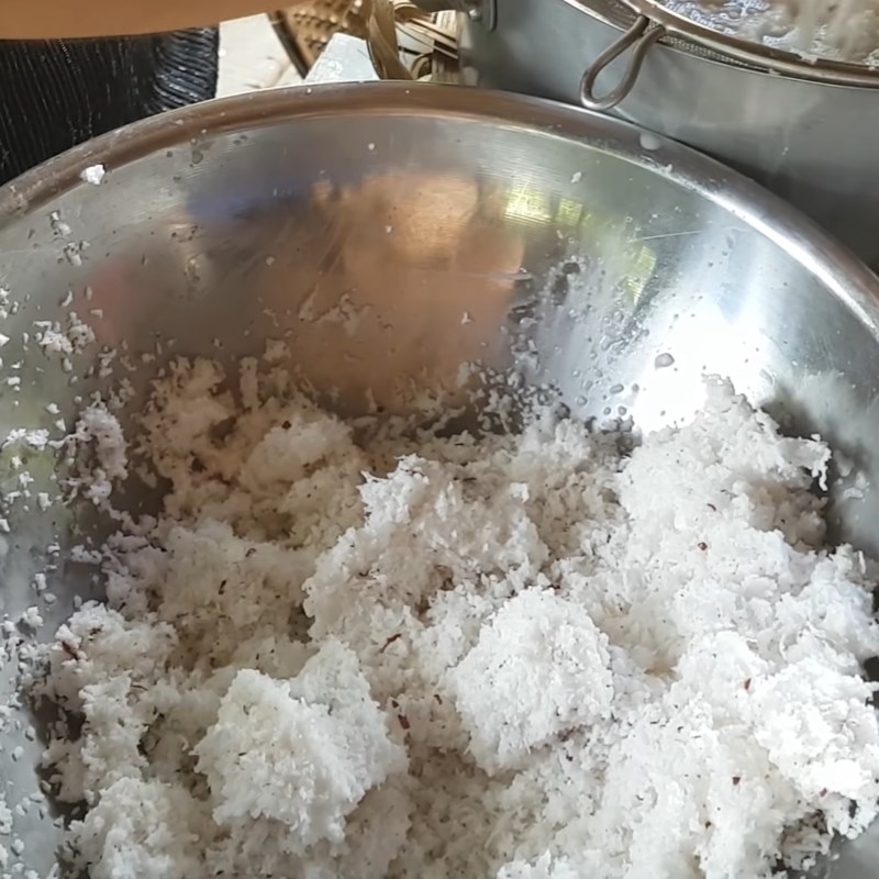 Bước 2 Chuẩn bị nước cốt và nấu đậu Chè trôi nước gấc nhân sầu riêng