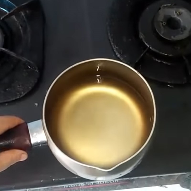 Bước 2 Chưng cách thủy hỗn hợp Siro húng chanh mật ong