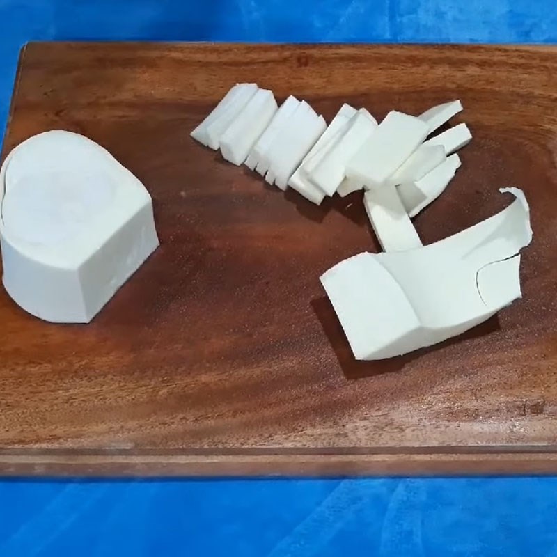 Bước 1 Sơ chế nguyên liệu Củ hủ dừa kho thịt