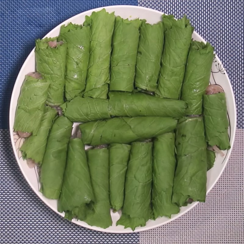 Bước 3 Cuộn cá thác lác với cải Cá thác lác hấp cải bẹ xanh