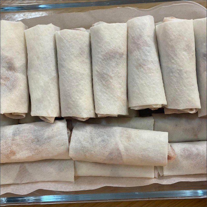 Bước 2 Cuốn và chiên chả giò và làm nước chấm Cách làm bún chả giò với chả giò tự làm