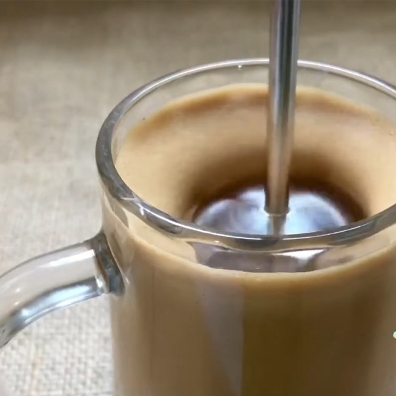Bước 2 Đánh bông cà phê Sữa chua cà phê bọt biển