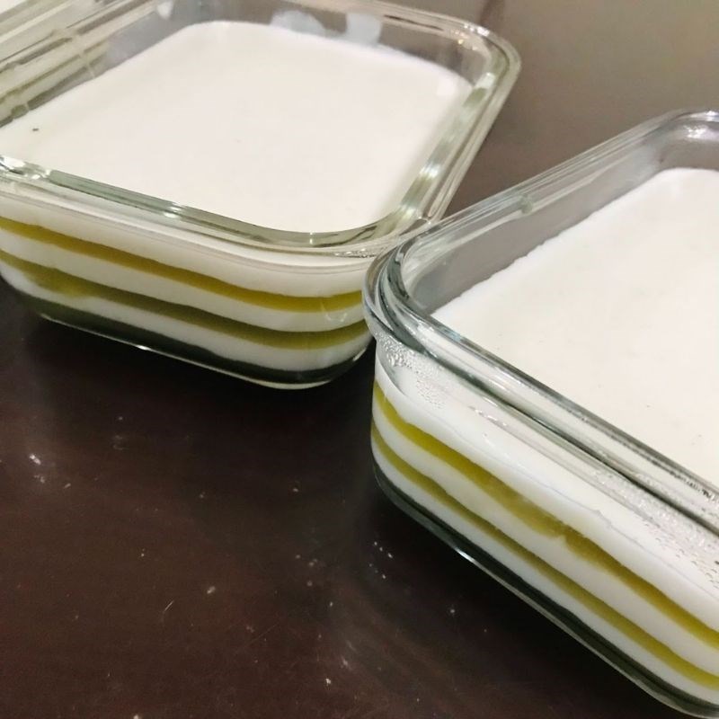 Bước 4 Đổ hỗn hợp rau câu ra khuôn Rau câu lá dứa nước cốt dừa (công thức được chia sẻ từ người dùng)