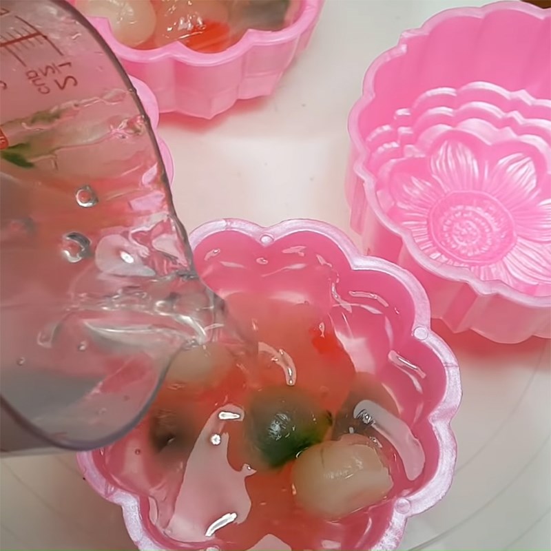 Bước 4 Đổ khuôn Rau câu nhãn tam sắc
