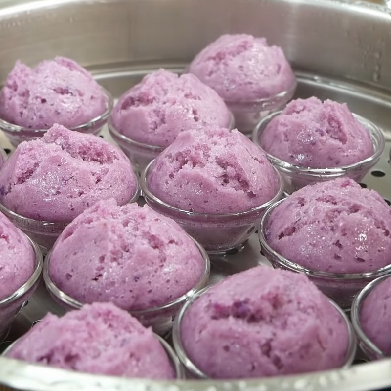 Bước 4 Đổ khuôn và hấp bánh Bánh bò bông khoai lang tím