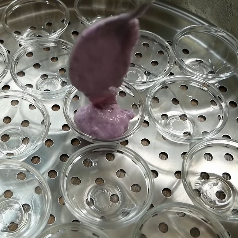 Bước 4 Đổ khuôn và hấp bánh Bánh bò bông khoai lang tím