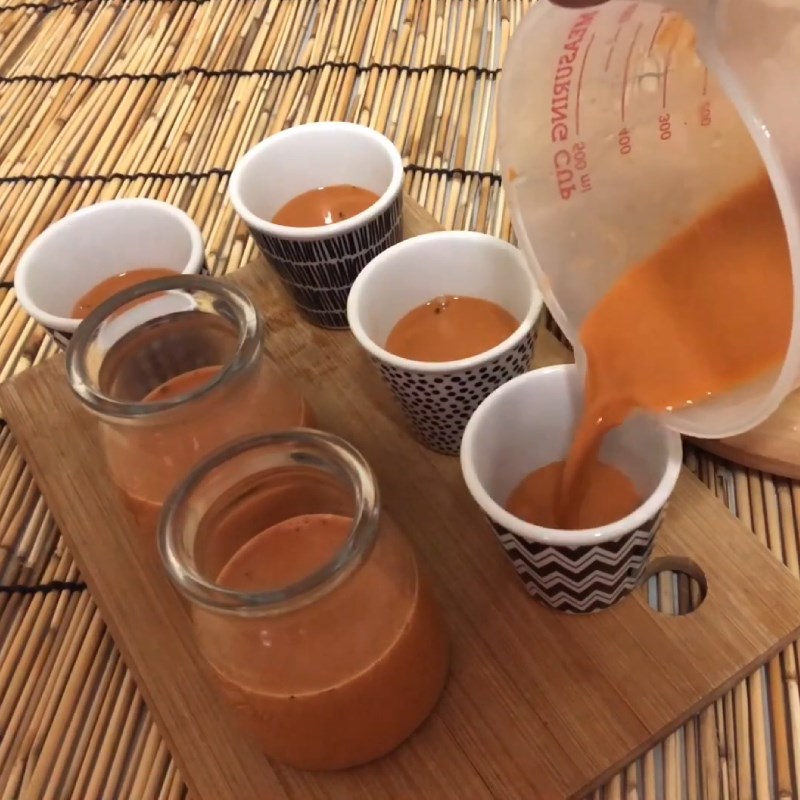 Bước 4 Đổ khuôn và làm lạnh Thạch trà sữa Thái thạch cà phê