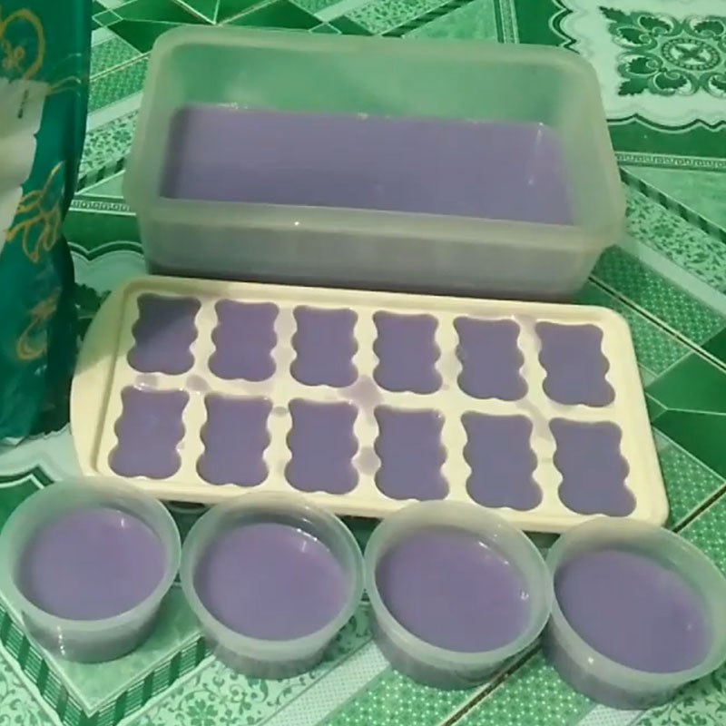 Bước 3 Đổ khuôn pudding Pudding khoai môn từ bột pudding khoai môn