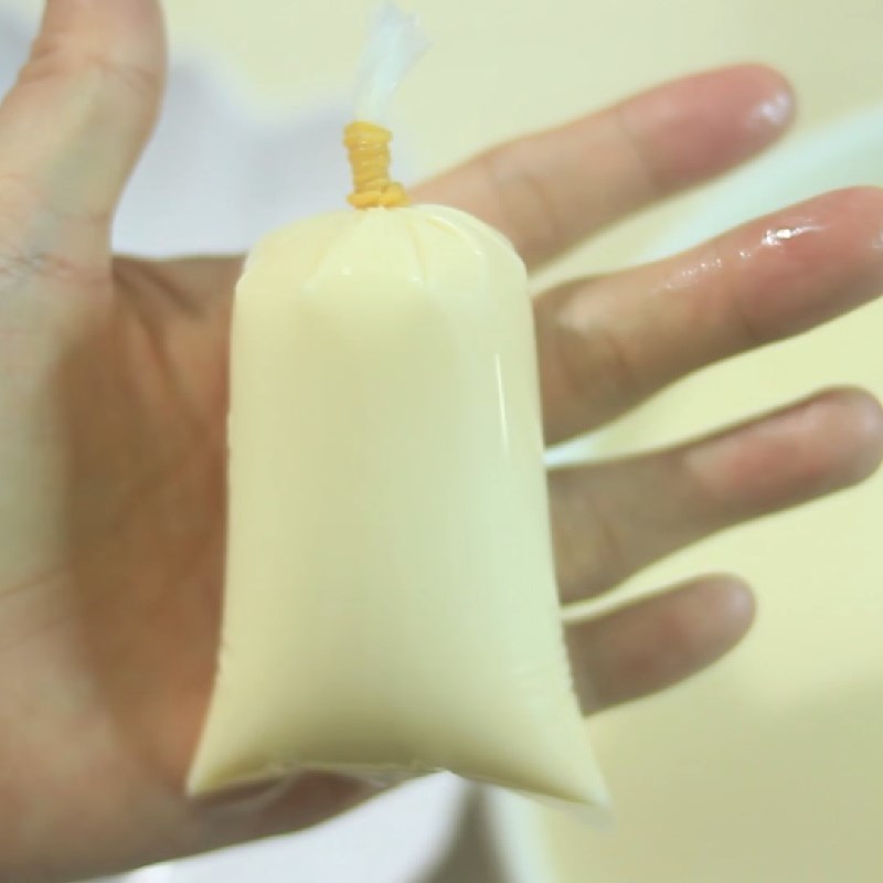 Bước 4 Đóng bịch và ủ sữa chua Sữa chua xoài túi