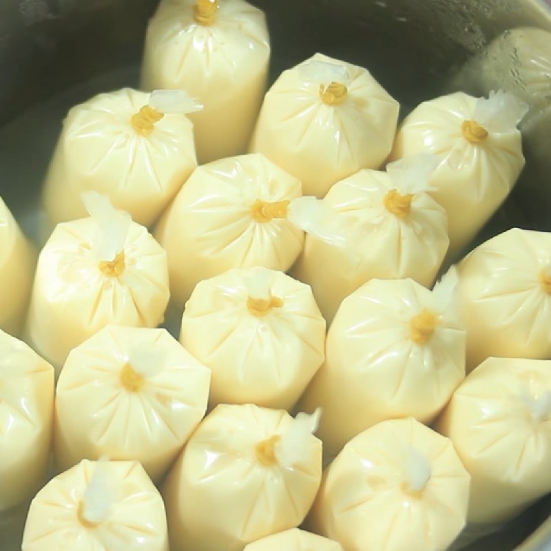 Bước 4 Đóng bịch và ủ sữa chua Sữa chua xoài túi