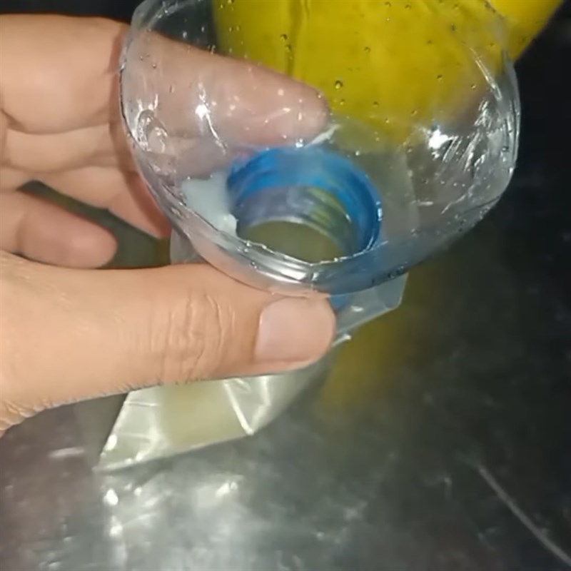 Bước 5 Đong vào bịch và làm đông Kem chuối bịch cốt dừa với sữa đặc