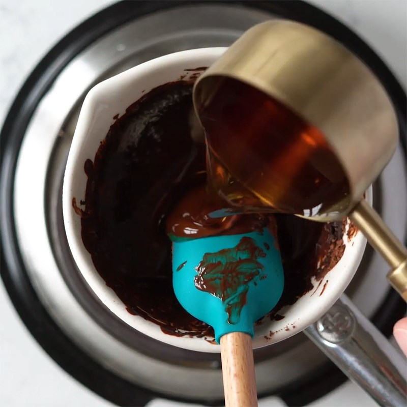 Bước 1 Đun chảy socola Kem bơ đậu phộng socola