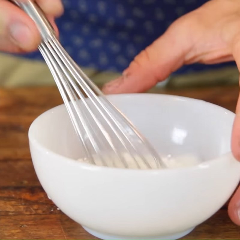 Bước 1 Đun hỗn hợp kem sữa Kem bơ đậu phộng mứt dâu tây