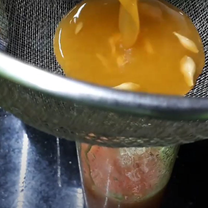 Bước 2 Ép nước cà chua cam cần tây Nước ép cà chua cam cần tây