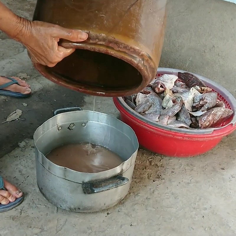 Bước 5 Gắp cá ra ngoài Mắm cá rô phi