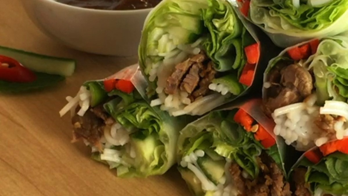 Gỏi cuốn bò xào sả