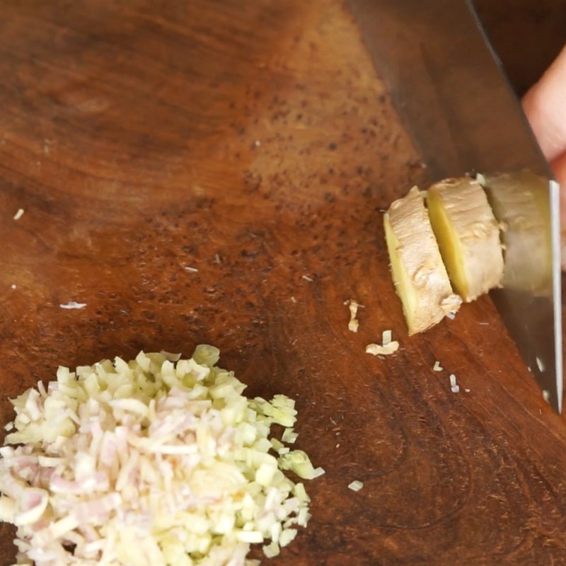 Bước 2 Giã hỗn hợp gia vị Gỏi cuốn thịt gà nướng sả